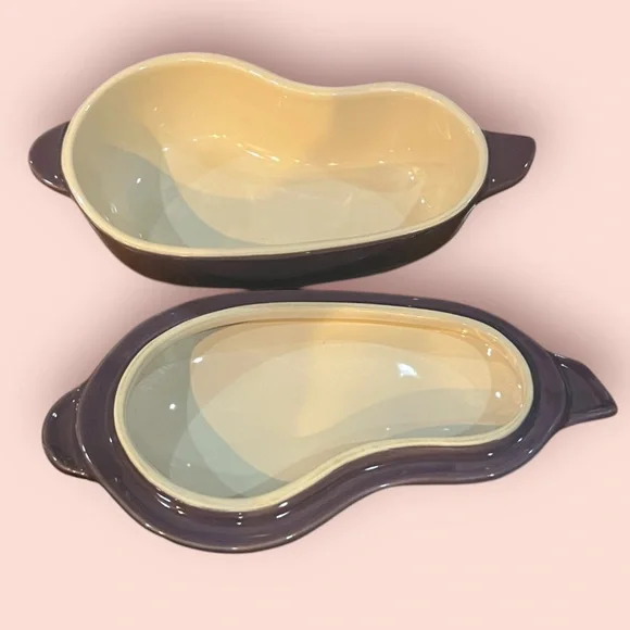 Le Creuset Stoneware Eggplant Cocotte (Cassis) - Picture 3 of 4